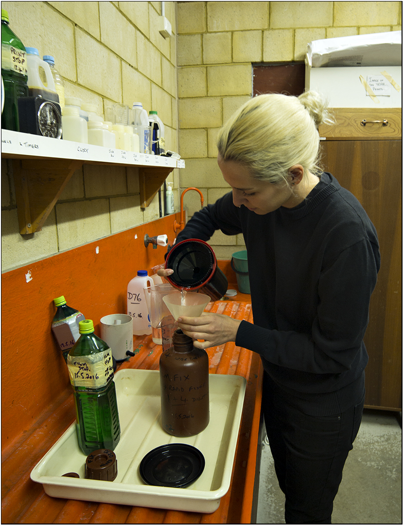 http://www.workshopcameraclub.org.au/Darkroom/Darkroom_v1.0_html_m668eb49d.jpg